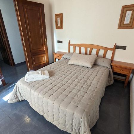 Hotel Vivienda Turistica Vacacional Maricarmen Arou Esterno foto