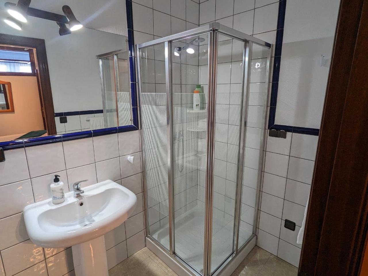 Hotel Vivienda Turistica Vacacional Maricarmen Arou Esterno foto